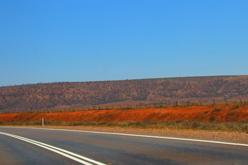 Fototapeta na wymiar road in the desert in australia