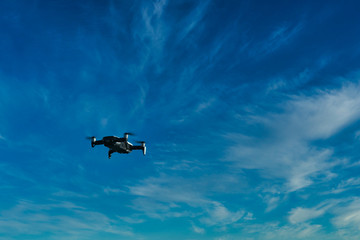 ドローンと空