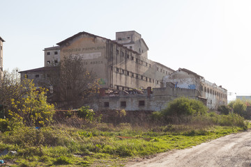 Fototapeta na wymiar Antigua fabrica de embutidos Argel en Pamplona