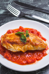 トマトソースのチキンソテー