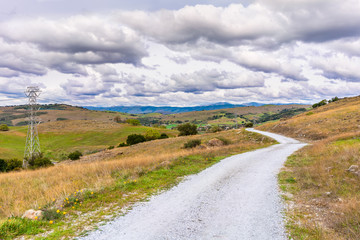 Fototapeta na wymiar Hiking path on the hills of Rancho San Vicente, part of Calero County Park, Santa Clara county, South San Francisco bay area, San Jose, California