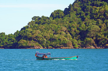 Fototapeta na wymiar Old fishing boat and green island
