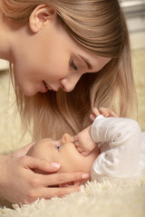 Obraz na płótnie Canvas mother with newborn