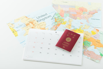 Fototapeta na wymiar パスポートとカレンダーと世界地図