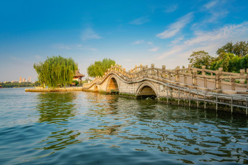 Fototapeta na wymiar Ancient architectural landscape of Daming Lake Park in Jinan..