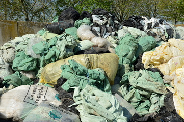 Collecte déchets plastiques et ficelles agricoles dans une coopérative