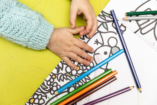 Mani Bambina con colori pastello