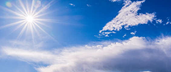Sonne Panorama- Schönes Wetter im Frühling und im Sommer - blauer Himmel mit Wolken