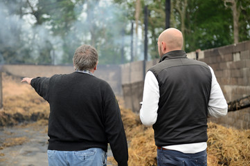Incendie accidentel dans une bergerie, constatation expert assurance en présence de l'agriculteur