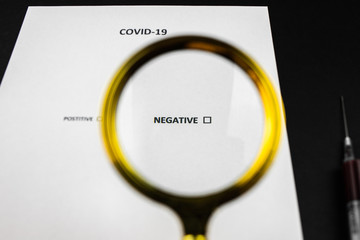 Pozytywny, negatywny winik badań na Coronavirus, COVID-19 - obrazy, fototapety, plakaty