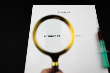 Pozytywny, negatywny winik badań na Coronavirus, COVID-19 - obrazy, fototapety, plakaty