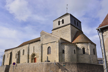 Fototapeta na wymiar Eglise Saint-Martin de Besson (03210), département de l'Allier en région Auvergne-Rhône-Alpes, France