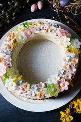 Perfect cake wreath for Easter table