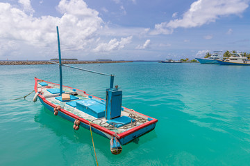 Obraz premium Old wooden in tropical sea fishing boat