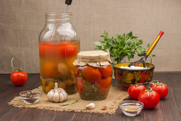 Obraz na płótnie Canvas Canned tomatoes, garlic and spices