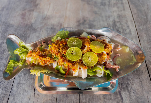 Steamed squid with lemon