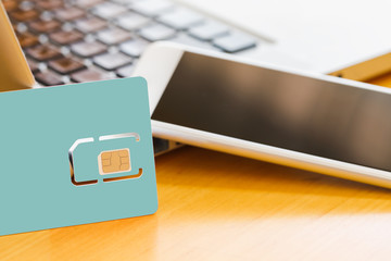 キャリアにとらわれないsimフリーのスマートフォンイメージ © taka