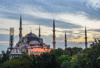 Fototapeta premium Ancient mosque at night in Istanbul, Turkey