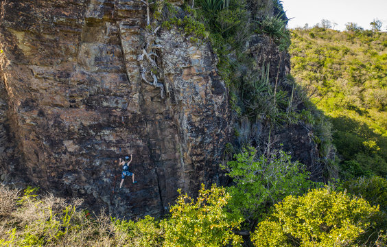 Seance D'escalade Sur La Falaise Du Rocher Leclerc En Martinique