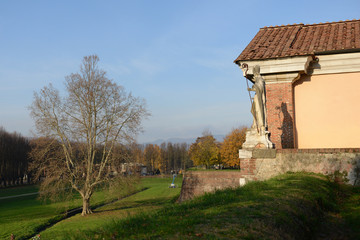 Fototapeta premium Lungo le mura