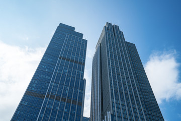 Obraz na płótnie Canvas looking Up Modern Office Building