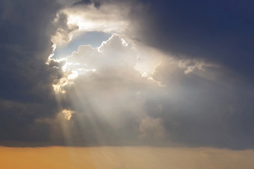 Obraz na płótnie Canvas un rays and clouds