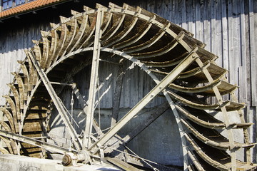 Gro&szlig;es altes Wasserrad