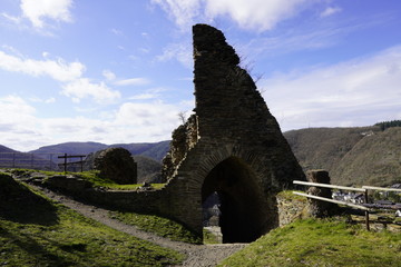 Fototapeta na wymiar Burg Ruine Are in Rheinland_Pfalz