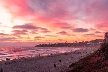 Obraz premium People doing activities during sunset at the Pacific Beach, San Diego, California