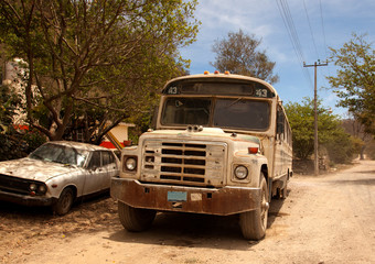 Fototapeta na wymiar Retro car on the streets of mexican cities.