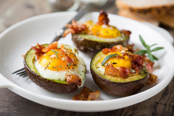 Baked Avocado with Egg and Bacon