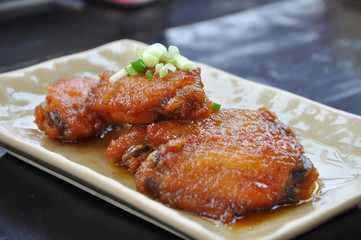 Fried chicken wings with fish sauce