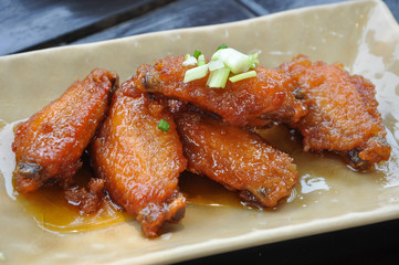 Fried chicken wings with fish sauce