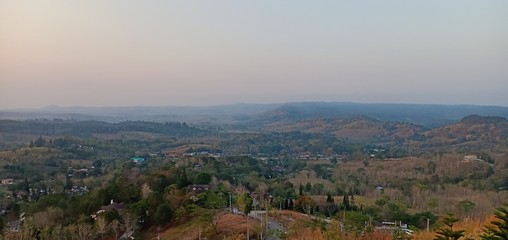 Obraz premium Mountains and trees and sunlight in the morning feel fresh in Thailand