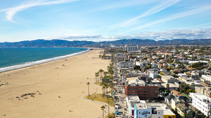 Obraz premium Aerial Photography of Beach Town at the Pacific Ocean Coast