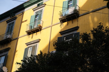 Fototapeta na wymiar vibrant facade in bright sun