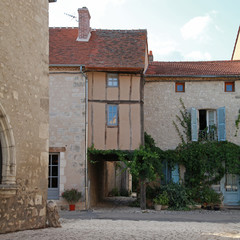 Fototapeta na wymiar Village de Charroux dans l'Allier en France