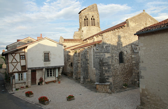 Village de Charroux dans l'Allier en France