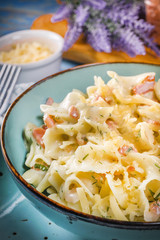 Tagliatelle mosse Carbonara
