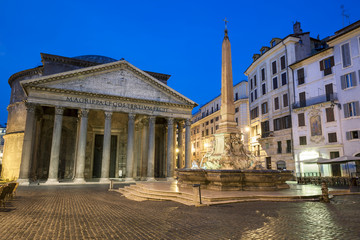 Fototapeta na wymiar Pantheon in Roma by night