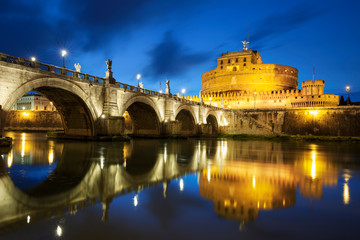 Famous bridge in Roma by night