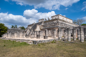 Fototapeta na wymiar Ruins of a Mayan temple complex . Chichen Itza.