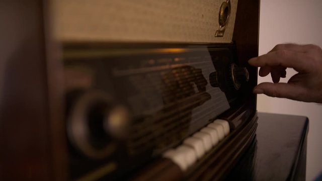 old, elderly, wrinkled, hand, radio, vintage, antique, equipment, audio, communication, background, listening, broadcasting, dial, electronics, frequency, classic, retro, station, technology, brown, b