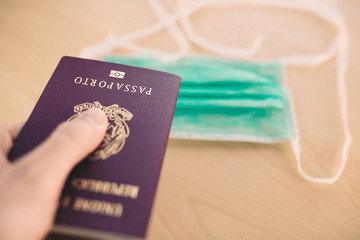 Coronavirus, bloccati gli arrivi in aeroporto da e per l'Italia, controllo passaporto per turisti.