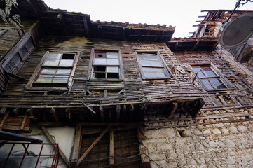 Fototapeta na wymiar Old wooden house in the historical center of Antalya Kaleici.