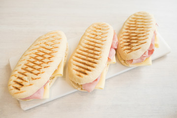 sandwiches de jamon y queso