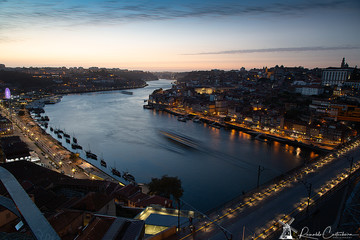 Fototapeta premium Entardecer na cidade do Porto