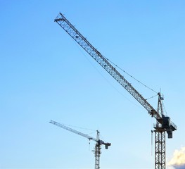 Tower crane with long jib arm