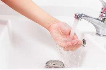 Lavado de manos, lavandose las manos. Salud y cuidado - obrazy, fototapety, plakaty