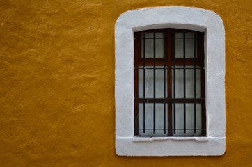 Ventana amarilla